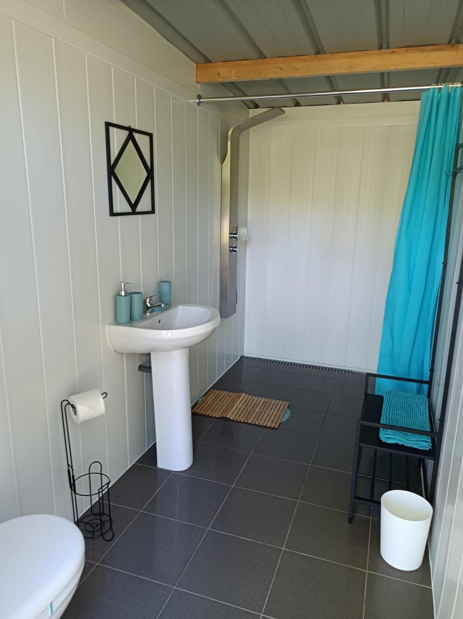 Camping Sous Les Belles Etoiles Peyrilhac Exterior photo