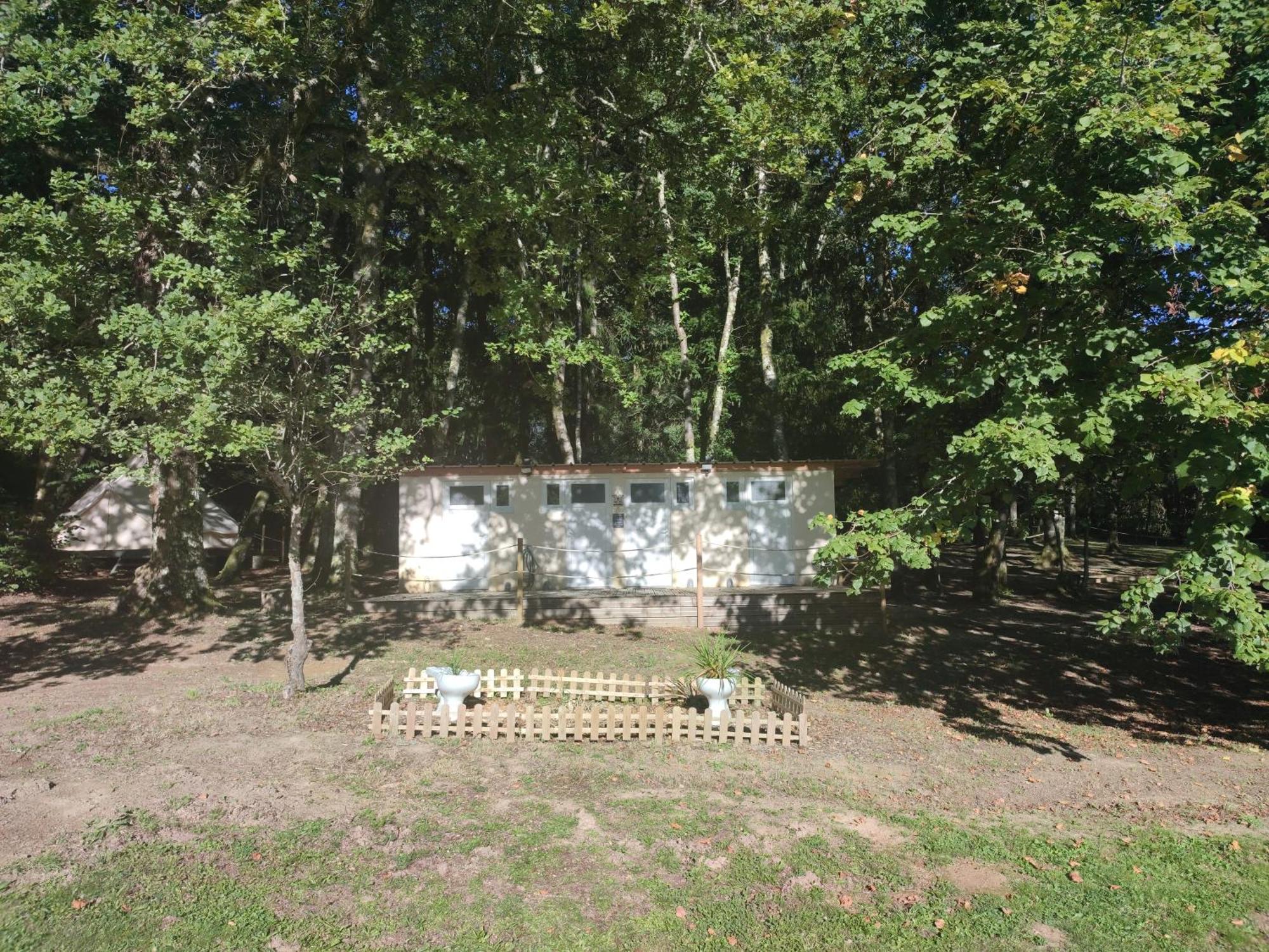 Camping Sous Les Belles Etoiles Peyrilhac Exterior photo