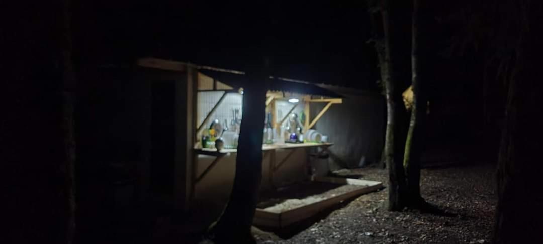 Camping Sous Les Belles Etoiles Peyrilhac Exterior photo
