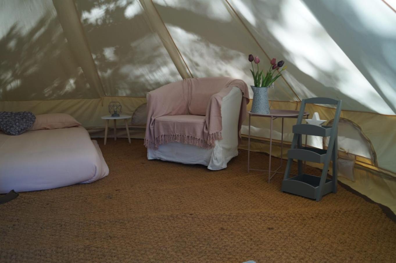 Camping Sous Les Belles Etoiles Peyrilhac Exterior photo