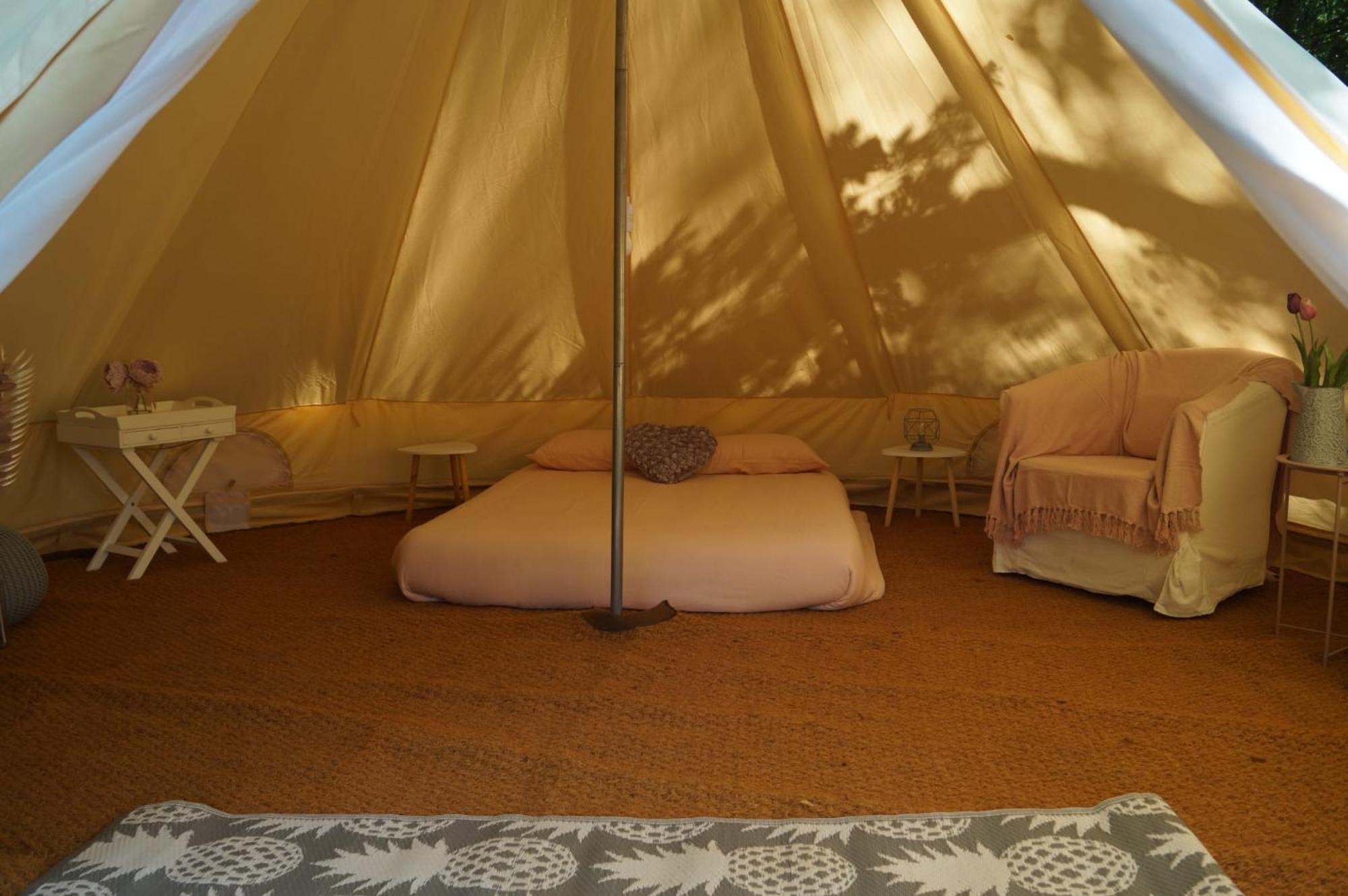 Camping Sous Les Belles Etoiles Peyrilhac Exterior photo