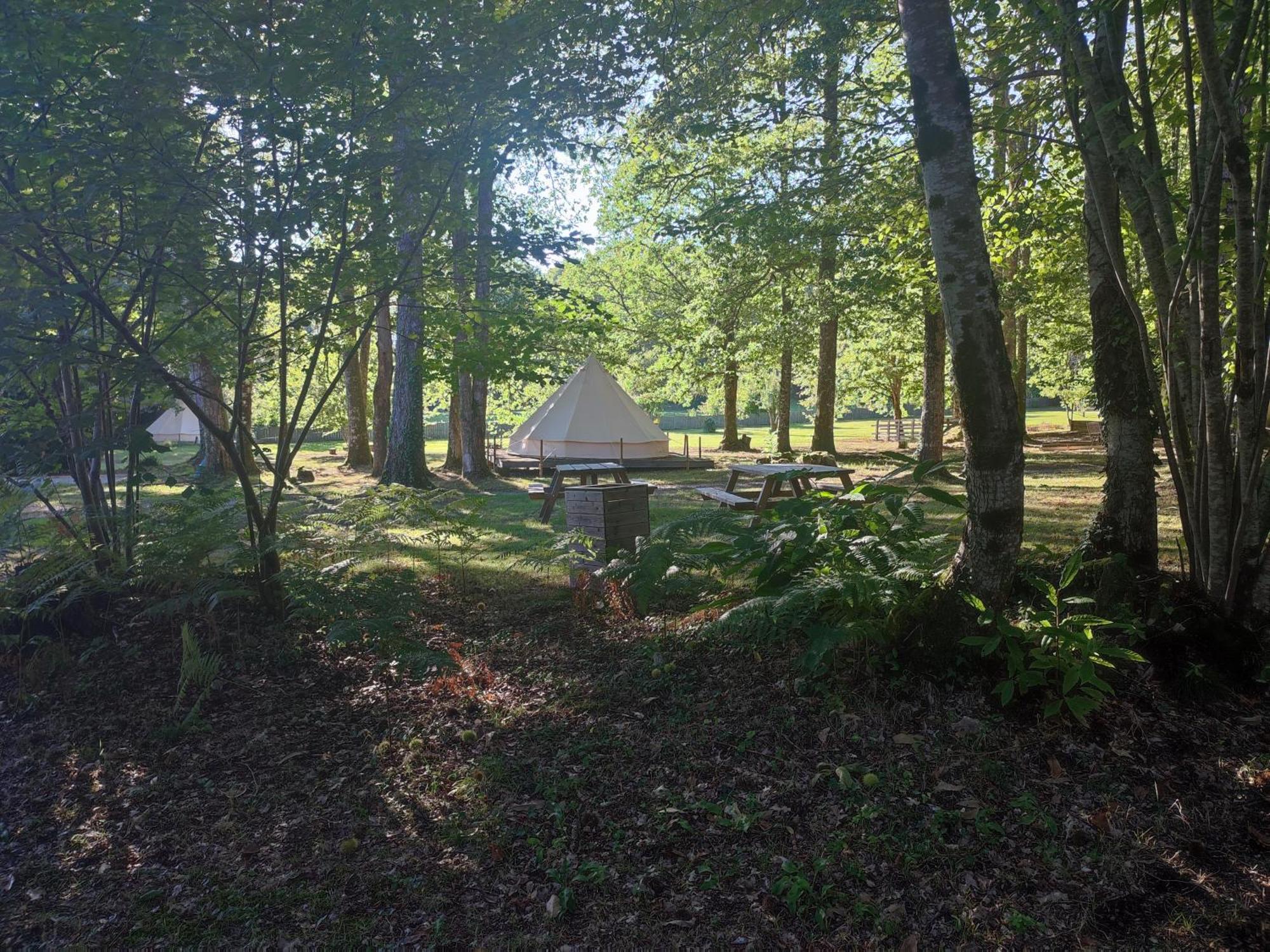 Camping Sous Les Belles Etoiles Peyrilhac Exterior photo