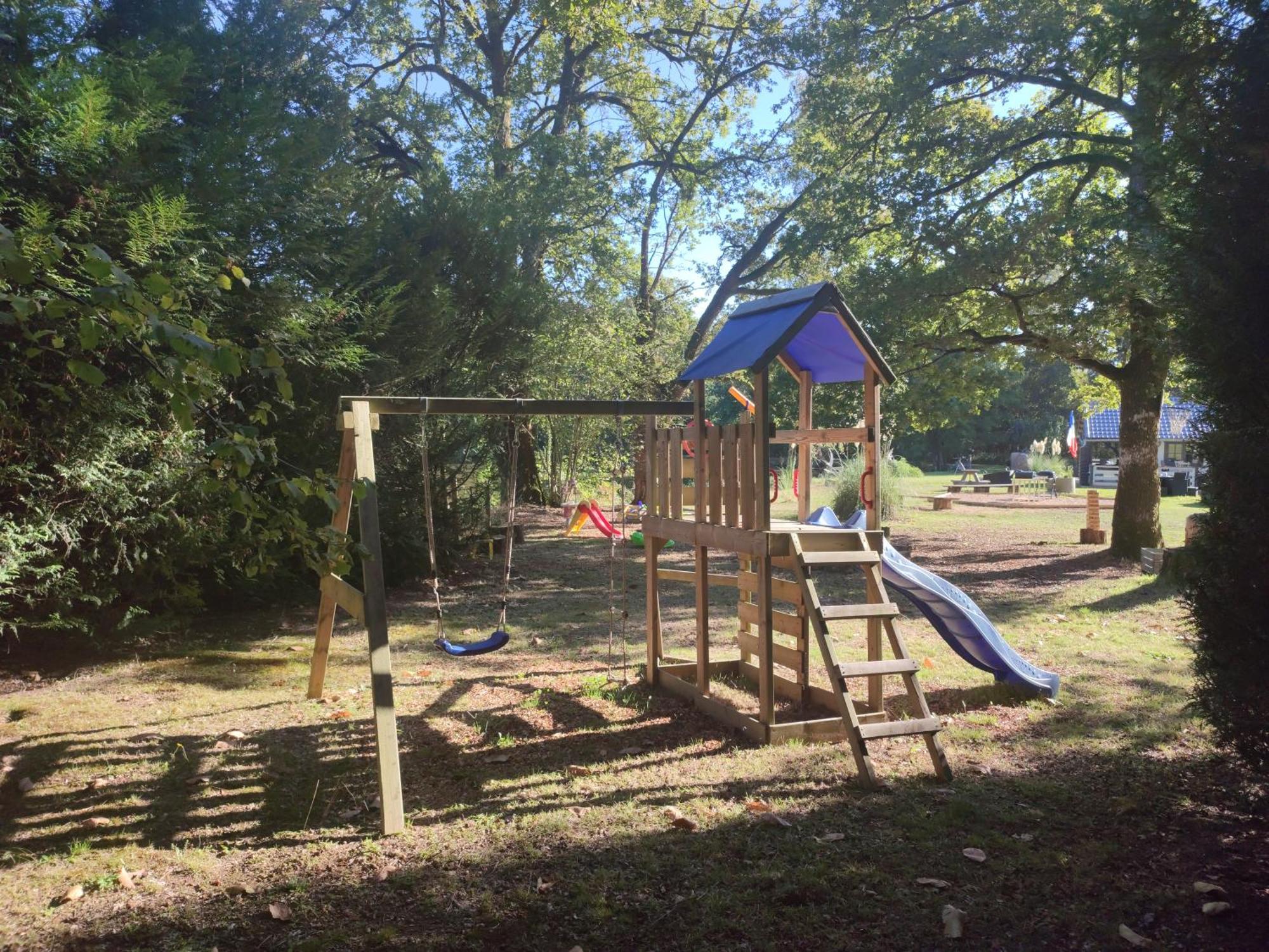 Camping Sous Les Belles Etoiles Peyrilhac Exterior photo