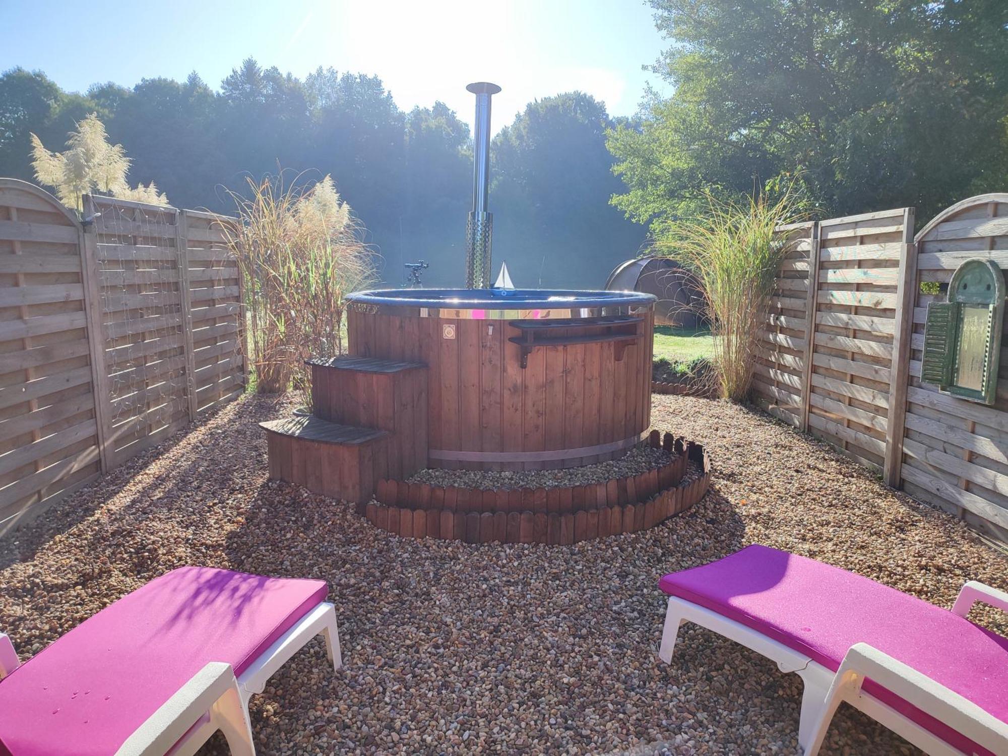 Camping Sous Les Belles Etoiles Peyrilhac Exterior photo