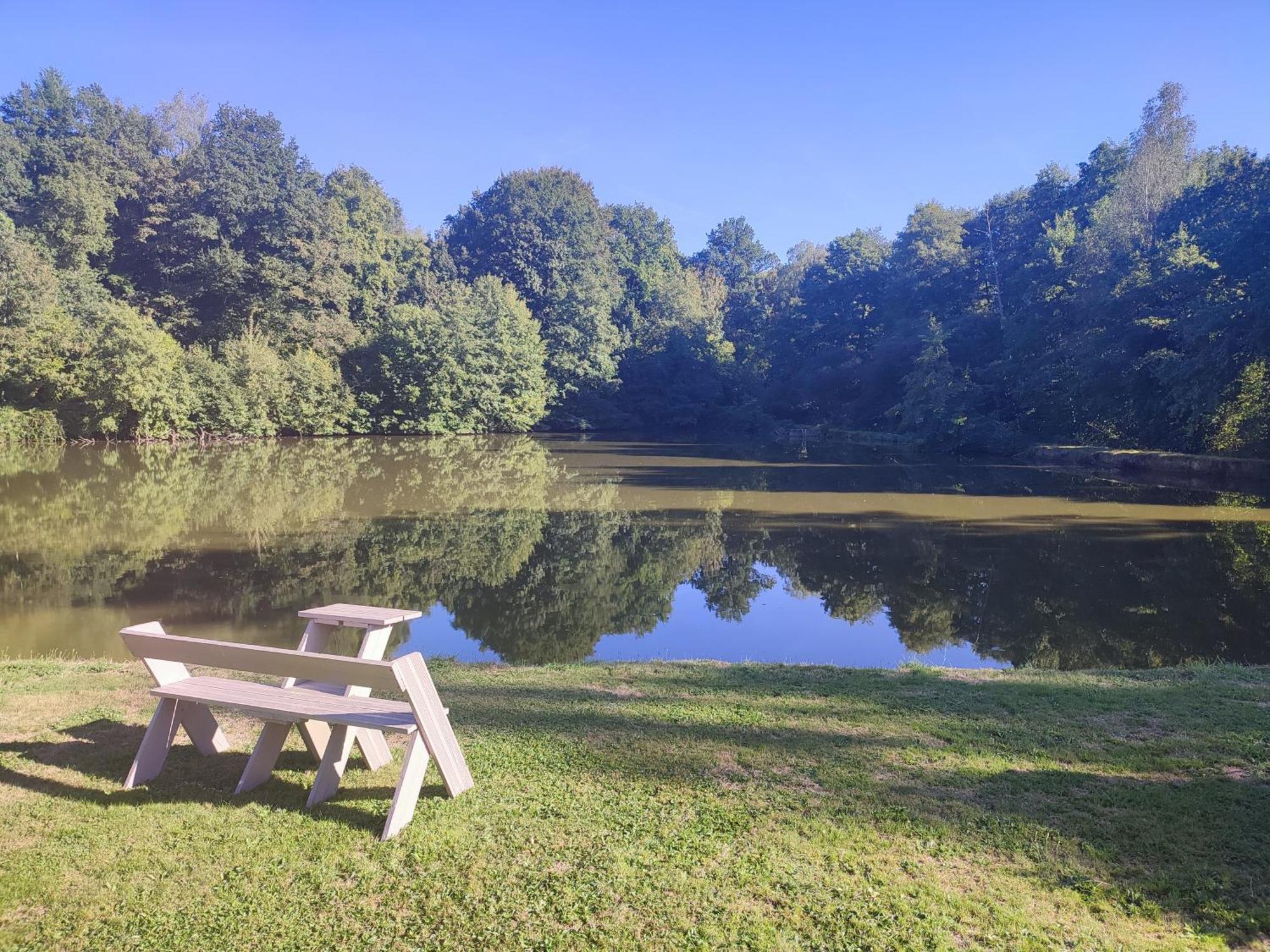 Camping Sous Les Belles Etoiles Peyrilhac Exterior photo